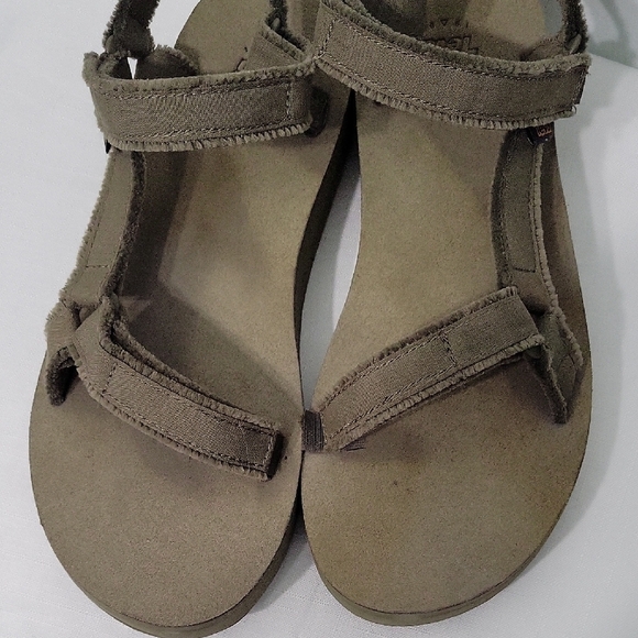 Teva  Unisex Green Olive Color Sandals Size 11 - Picture 5 of 15
